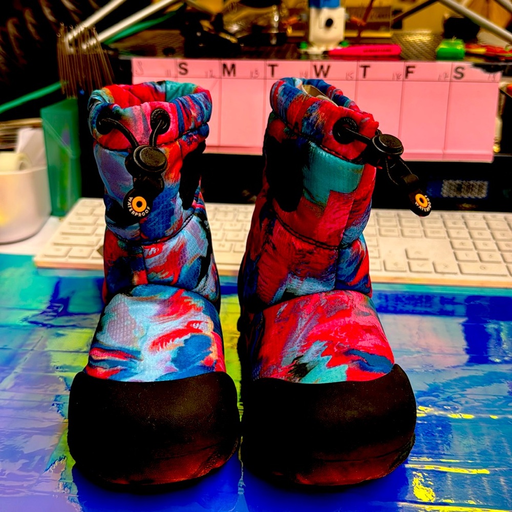 Girls bogs sz 9